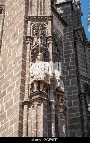 Sculture in pietra sul monastero di San Giovanni nell'antica città di Toledo, Spagna Foto Stock