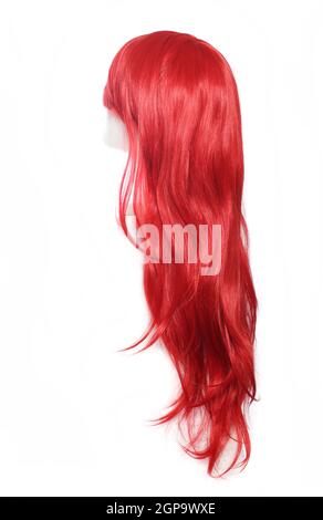 Red ANIME Style Wig su testa manichino isolata su bianco sfondo Foto Stock