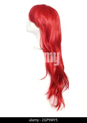 Red ANIME Style Wig su testa manichino isolata su bianco sfondo Foto Stock