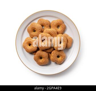 Prodotti da forno giapponesi posti su uno sfondo bianco. Sobaboro. Vista dall'alto Foto Stock