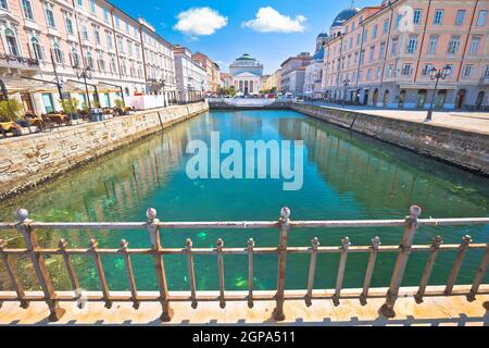 Canale di Trieste e Ponte Rosso, vista piazza città della regione Friuli Venezia Giulia di Italia Foto Stock