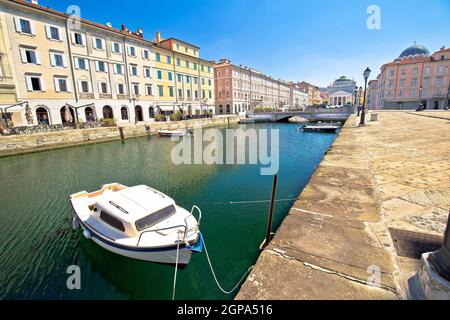 Canale di Trieste e Ponte Rosso, vista piazza città della regione Friuli Venezia Giulia di Italia Foto Stock