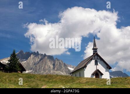 Cappella nella località svizzera di vacanza e sci Belalp sopra Il villaggio di Naters nel cantone Vallese Foto Stock