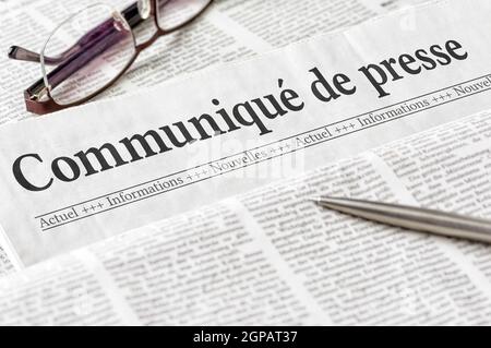 Un giornale con il titolo comunicato stampa in francese - Comunicato stampa Foto Stock