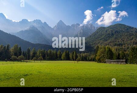 Vista sulle Alpi Giulie in Slovenia, Europa Foto Stock