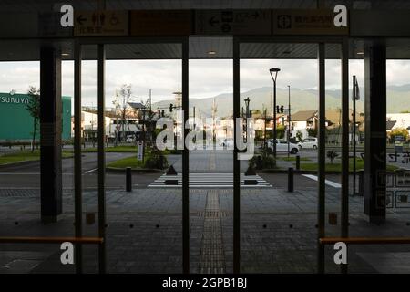 Iiyama, Nagano, Giappone, 2021-27-09 , entrata della Stazione di Iiyama (Iiyama-eki) è una stazione ferroviaria sulla linea di Iiyama nella città di Iiyama, Nagano Pref Foto Stock