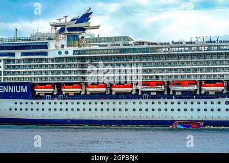 Luxury Liner e (Celebrity Millennium). Luogo di tiro: Yokohama-città prefettura di kanagawa Foto Stock