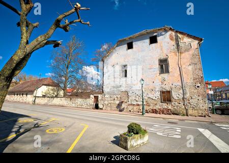 Città di Bjelovar strada con buchi bullet e la guerra rimane vista, Bilogora regione del nord della Croazia Foto Stock