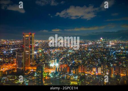 Fuochi d'artificio Chofu visibili dall'osservatorio dell'edificio governativo metropolitano di Tokyo. Luogo di ripresa: Area metropolitana di Tokyo Foto Stock