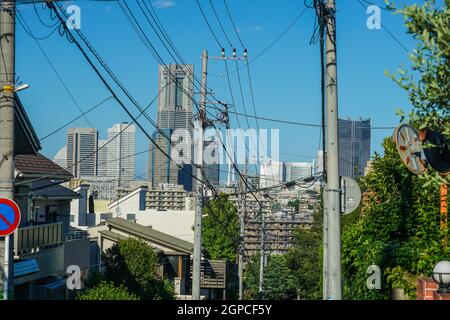 Skyline di Yokohama Minato Mirai visibile dalla zona residenziale. Luogo di tiro: Yokohama-città prefettura di kanagawa Foto Stock