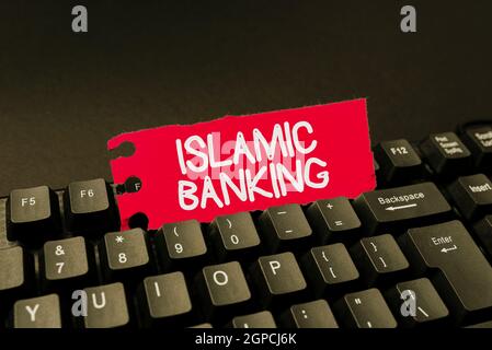 Scrittura visualizzazione del testo Islamic Banking. Concetto che significa sistema bancario basato sui principi della legge islamica scaricare e scrivere contenuti online Foto Stock