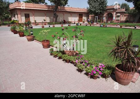 Il giardino del Mohatta Palace Museum a Karachi, Pakistan Foto Stock