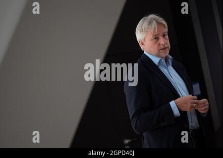 08 ottobre 2018, Hessen, Francoforte/M.: Jürgen Boos, direttore della Fiera del Libro di Francoforte, interviene durante la conferenza stampa di anteprima per la Fiera del Libro di Francoforte 2021. Foto: Sebastian Gollnow/dpa Foto Stock