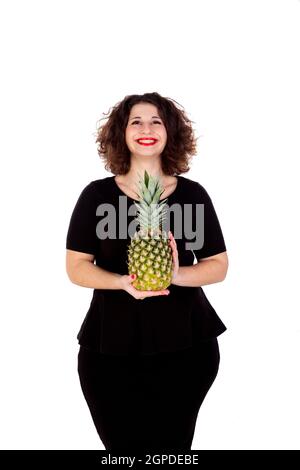 Bella curva girl holding e ananas isolato su uno sfondo bianco Foto Stock