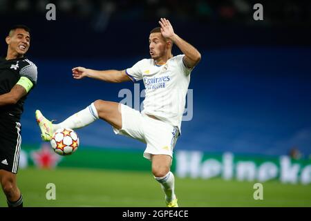 Madrid, Spagna. 28 settembre 2021. Eden Hazard of Real Madrid durante la UEFA Champions League, partita di calcio del Gruppo D tra il Real Madrid e lo Sheriff Tiraspol su Septenber 28, 2021 allo stadio Santiago Bernabeu di Madrid, Spagna - Foto: Oscar Barroso/DPPI/LiveMedia Credit: Independent Photo Agency/Alamy Live News Foto Stock