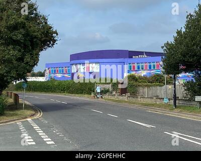 Camber, East Sussex, UK - 22 Settembre 2021: Pontins Holiday camp Camber Sands, Pontins è popolare tra i turisti, ma i siti sono scarsi Foto Stock