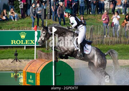 Aquisgrana, Germania. 18 settembre 2021. Elizabeth POWER (IRL) su Azure, azione in acqua, nel complesso Rolex, eventing, cross-country C1C: SAP-Cup, il 18 settembre 2021, World Equestrian Festival, CHIO Aachen 2021 dal 10 al 19 settembre 2021 ad Aachen/Germania ; Credit: dpa/Alamy Live News Foto Stock