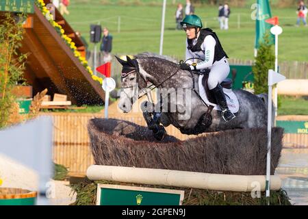 Aquisgrana, Germania. 18 settembre 2021. Elizabeth POWER (IRL) su Azure, azione in acqua, nel complesso Rolex, eventing, cross-country C1C: SAP-Cup, il 18 settembre 2021, World Equestrian Festival, CHIO Aachen 2021 dal 10 al 19 settembre 2021 ad Aachen/Germania ; Credit: dpa/Alamy Live News Foto Stock