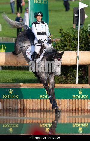 Aquisgrana, Germania. 18 settembre 2021. Elizabeth POWER (IRL) su Azure, azione in acqua, nel complesso Rolex, eventing, cross-country C1C: SAP-Cup, il 18 settembre 2021, World Equestrian Festival, CHIO Aachen 2021 dal 10 al 19 settembre 2021 ad Aachen/Germania ; Credit: dpa/Alamy Live News Foto Stock