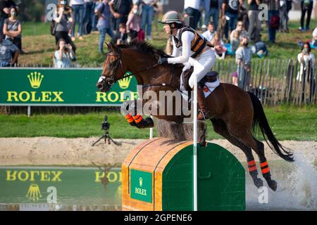 Aquisgrana, Germania. 18 settembre 2021. Lauren NICHOLSON (USA) sul vermiculus, azione in acqua, nel complesso Rolex, eventing, cross-country C1C: SAP Cup, il 18 settembre 2021, World Equestrian Festival, CHIO Aachen 2021 dal 10 al 19 settembre 2021 in Aquisgrana/Germania; Credit: dpa/Alamy Live News Foto Stock