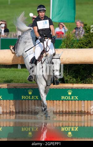 Aquisgrana, Germania. 18 settembre 2021. Jesse CAMPBELL (NZL) ad Amsterdam 21, azione in acqua, nel complesso Rolex, eventing, cross-country C1C: SAP Cup, il 18 settembre 2021, World Equestrian Festival, CHIO Aachen 2021 dal 10 al 19 settembre 2021 ad Aquisgrana/Germania; Credit: dpa/Alamy Live News Foto Stock