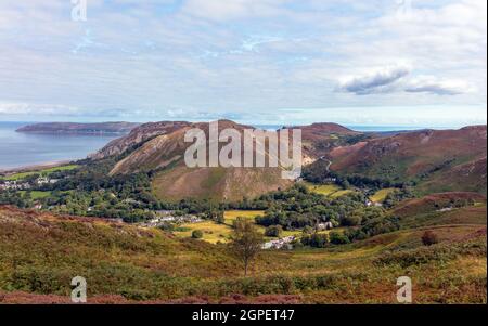 La vista su Llandudno dalle colline sopra Penmaenmawr prendendo Allt-Wen e Penmaen-Bach Foto Stock