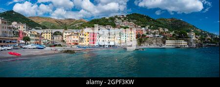 Vista sull'antico borgo di Bogliasco, sulla Riviera italiana Foto Stock