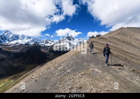 Escursioni lungo la Cordillera Huayhuash, Perù Foto Stock