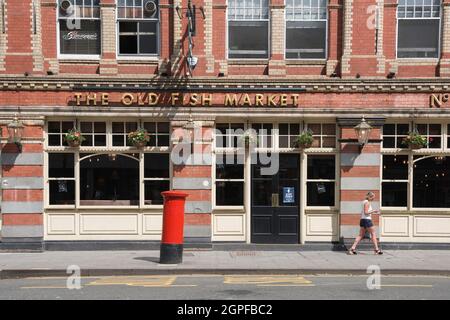 L'Old Fish Market Bristol, vista dell'edificio Old Fish Market Pub and Restaurant in Baldwin Street, nel centro di Bristol, Inghilterra, Regno Unito Foto Stock