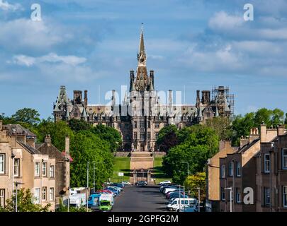 Scots stile baronale Fettes College edificio indipendente scuola by David Bryce on Sunny Day, Edimburgo, Scozia, UK Foto Stock