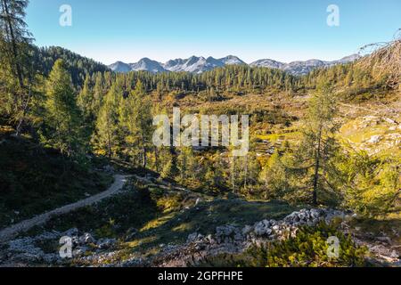 Doppio lago nella valle dei sette laghi nel parco nazionale del Triglav. Foto Stock