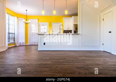 Cucina moderna in una casa del Texas con isola Foto Stock