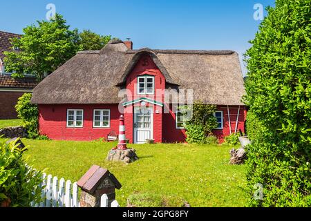 Edificio storico a Norddorf, sull'isola del Mare del Nord di Amrum, Germania. Foto Stock