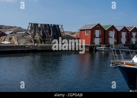Barche tradizionali in un arcipelago svedese della costa occidentale. Foto della capitale svedese del pesce, Smogen Foto Stock