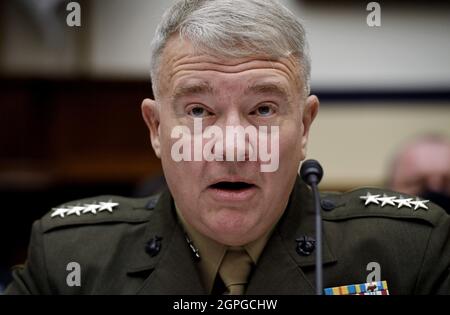 Kenneth F. McKenzie, comandante del comando centrale degli Stati Uniti, testimonia dinanzi al Comitato dei servizi armati della Camera sulla conclusione di operazioni militari in Afghanistan presso l'edificio Rayburn House Office a Capitol Hill il 29 settembre 2021 a Washington, DC. (Foto di Pool/Sipa USA) Foto Stock