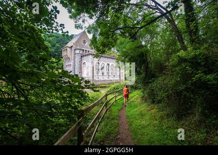 Francia, Cotes d'Armor, Hillion, valle le Gouessant, escursione lungo il sentiero GR 34 o sentiero doganale, ex impianto idroelettrico Pont-Rolland Foto Stock