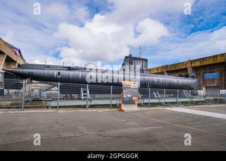 Francia, Morbihan, Lorient, Lorient la base porto, ex base sottomarina costruita dai tedeschi durante la seconda Guerra Mondiale Foto Stock