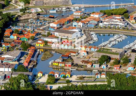 Francia, Charente Maritime, le Chateau d'Oleron, il porto (vista aerea) Foto Stock