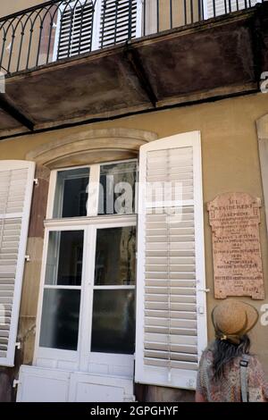 Francia, Vosgi, Plombieres les Bains, Rue Stanislas, Josephine de Beauharnais e la famiglia Bonaparte soggiornarono in questa casa tra il 1798 e il 1804, targa sulla facciata Foto Stock