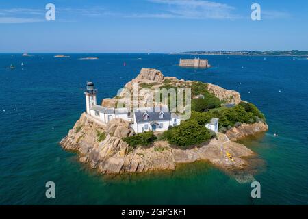 Francia, Finistere, Morlaix Bay, Carantec, Louet Island e Taureau castello costruito da Vauban nel 17 ° secolo (vista aerea) Foto Stock