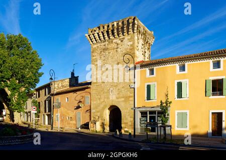 Francia, Vaucluse, Pernes les Fontaines, St Gilles gate del 14 ° secolo Foto Stock