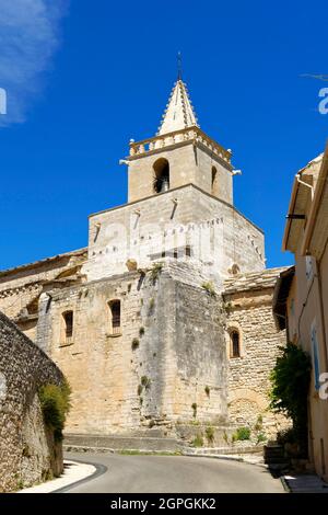 Francia, Vaucluse, Venasque, etichettato Les Plus Beaux Villages de France (i più bei villaggi di Francia), chiesa romanica Notre Dame, 12 °-13 secoli Foto Stock