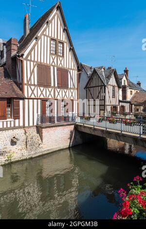 Francia, Eure, Bernay, fiume Charenton, case rinascimentali a graticcio Foto Stock