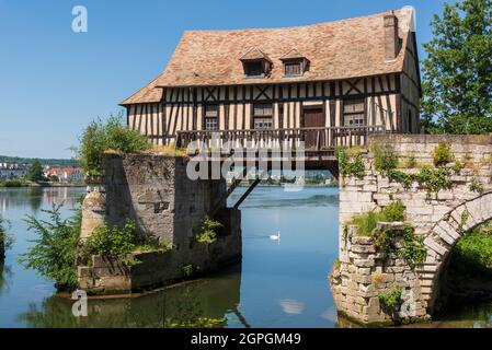 Francia, Eure, Vernon, il vecchio mulino sul vecchio ponte sulla Senna Foto Stock