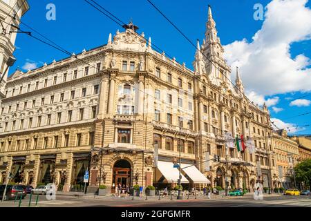 Ungheria, Budapest, dichiarata Patrimonio Mondiale dell'Umanità dall'UNESCO, quartiere Pest, New York Café, in stile rococò barocco, dell'hotel New York Palace, costruito nel 1894 Foto Stock