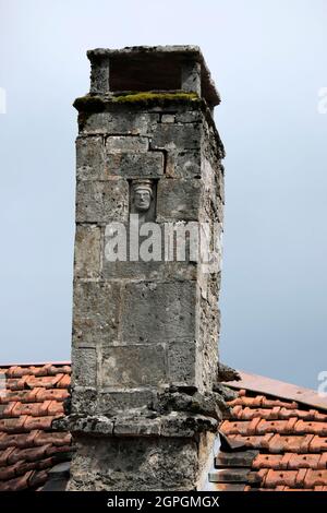 Francia, Doubs, le Bizot, Casa di giustizia del 16 ° secolo, camino, bassorilievo, ritratto del giudice Foto Stock