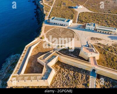 Portogallo, Algarve, Sagres, la fortezza o Fortaleza (vista aerea) Foto Stock