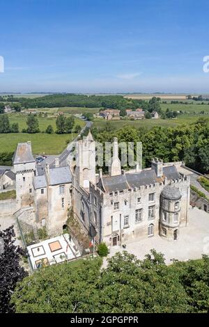 Francia, Calvados, Creully, il castello (vista aerea) Foto Stock