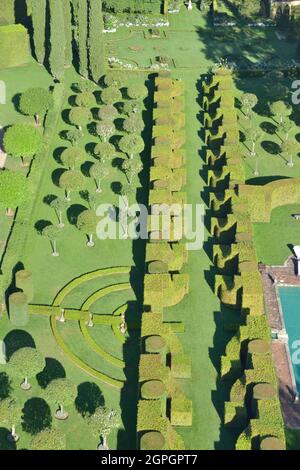 Francia, Dordogne, Perigord nero, Salignac-Eyvigues, Giardini d'Eyrignac, (vista aerea) Foto Stock