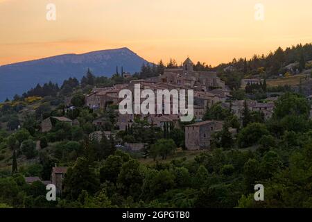 Francia, Vaucluse, Parc Naturel Regional du Mont Ventoux, Bedoin, Aurel villaggio Foto Stock